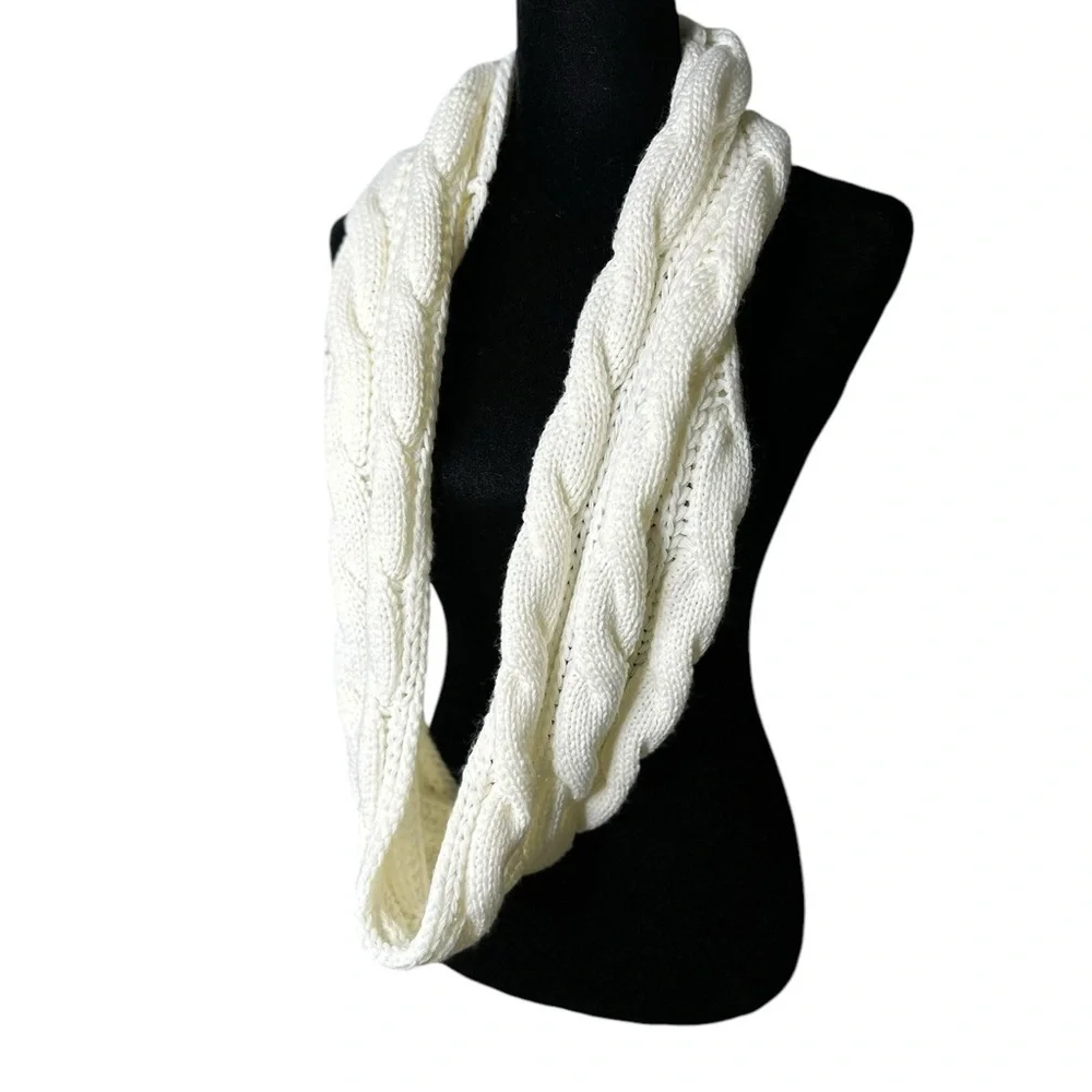 🔴 5 for $40 SALE!  Chunky Cable Knit Acrylic Infinity Cream Colored Scarf